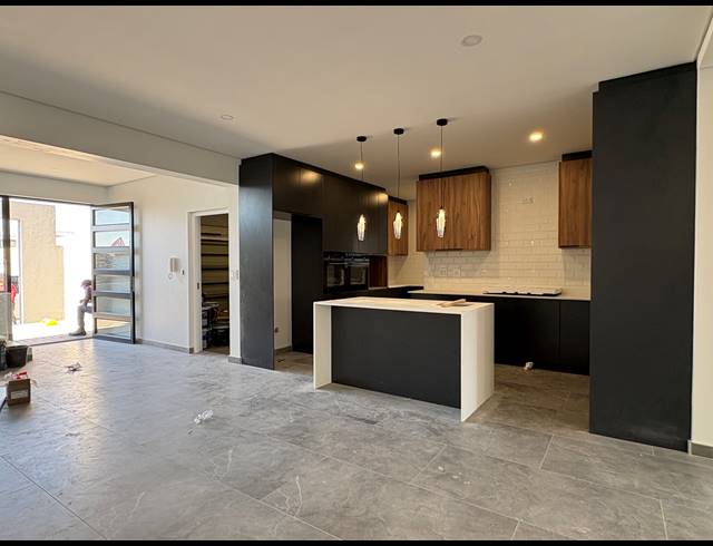 4 BEDROOM HOUSE FOR SALE IN SANDOWN